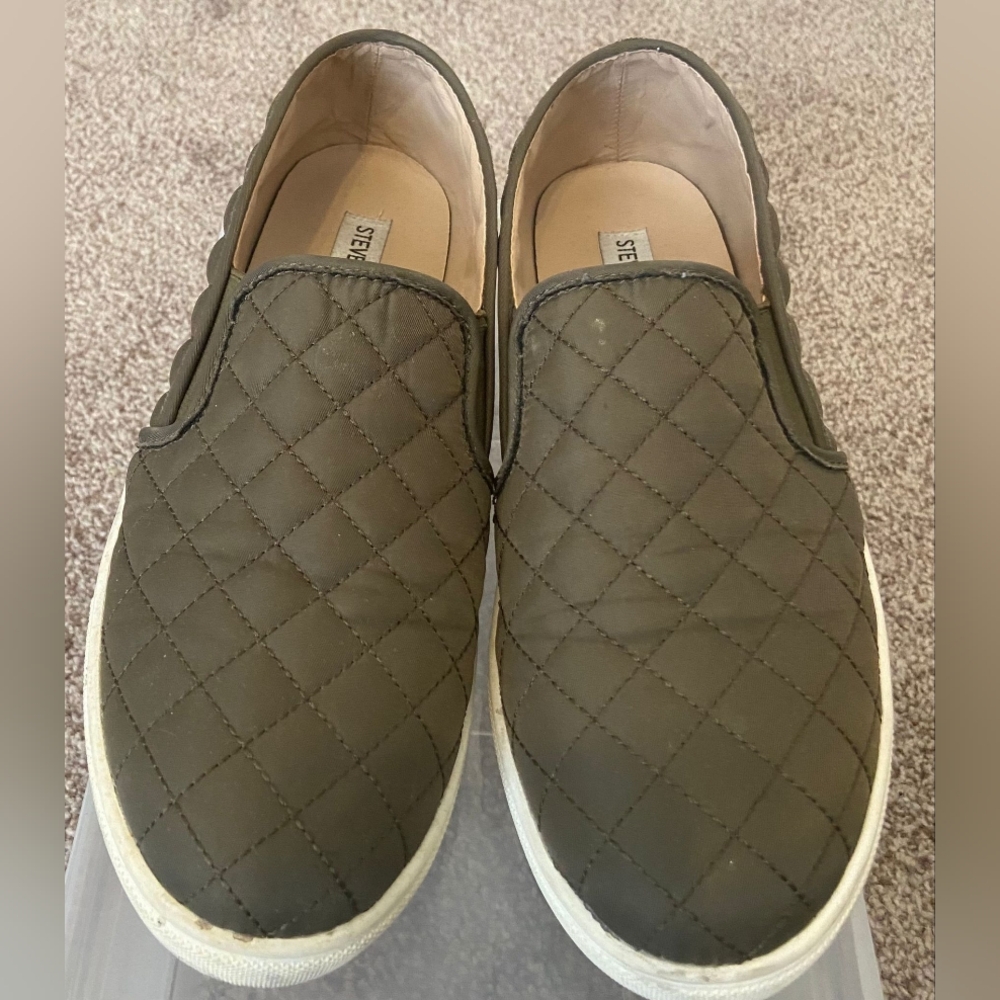 Slightly worn Steve Madden casual shoes